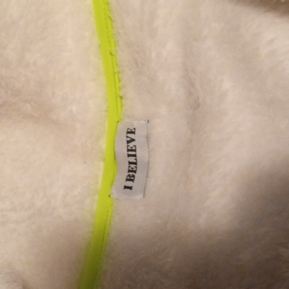 Fuzzy pullover - Picture 2 of 2